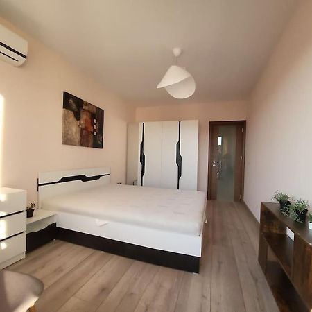 Stylish Apartment Near City Center Plovdiv Exterior photo