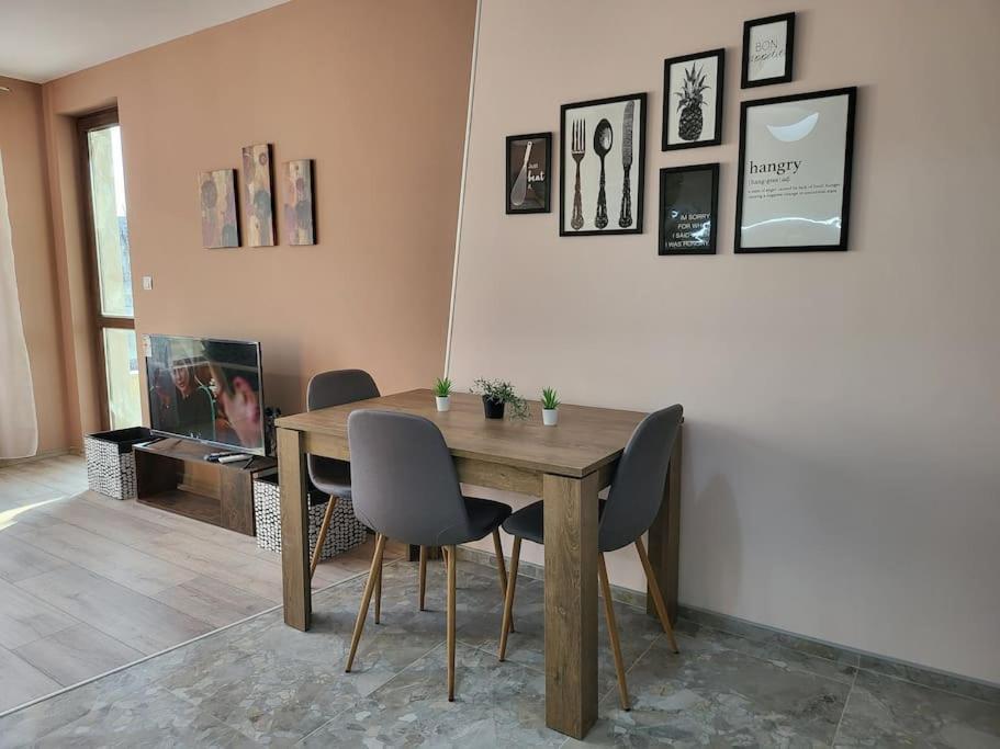 Stylish Apartment Near City Center Plovdiv Exterior photo