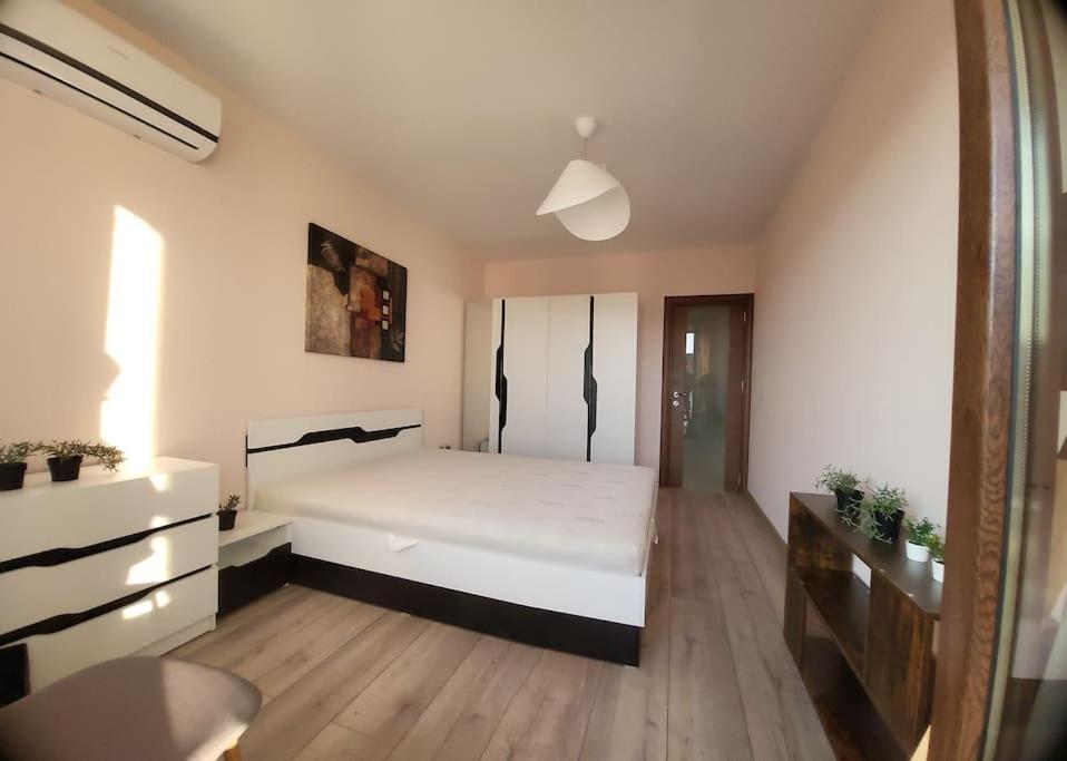 Stylish Apartment Near City Center Plovdiv Exterior photo