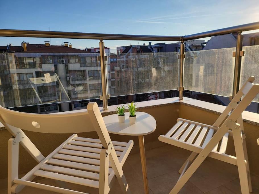 Stylish Apartment Near City Center Plovdiv Exterior photo